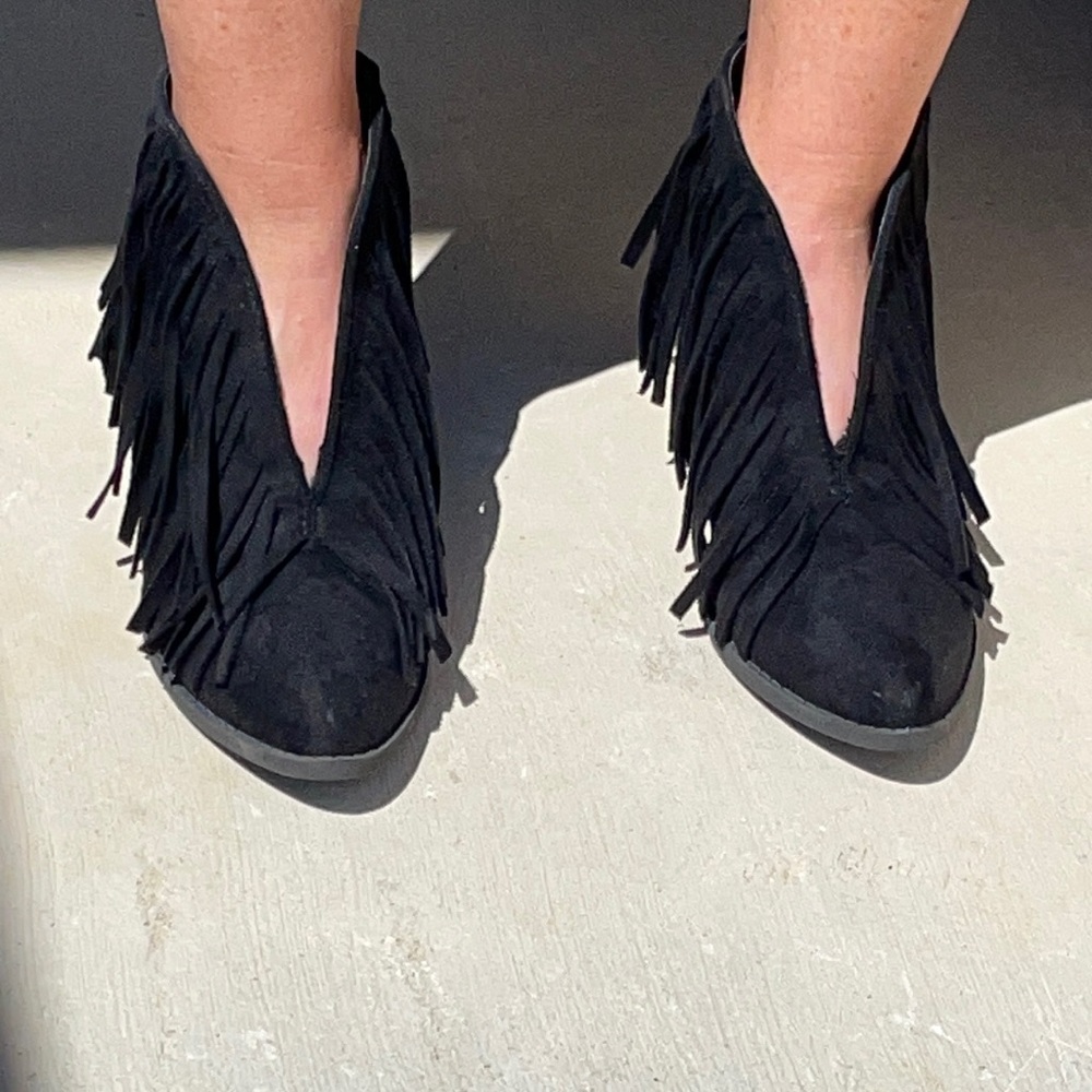 Coconuts by Matisse fringe booties size 6